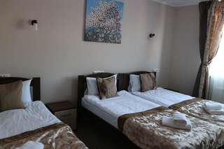 Отель Orange Hotel Львов Классический трехместный номер-3