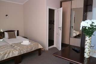 Отель Orange Hotel Львов Просторный двухместный номер с 2 отдельными кроватями-4