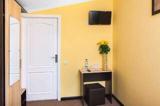 Отель Orange Hotel Львов Бюджетный двухместный номер с 1 кроватью-4