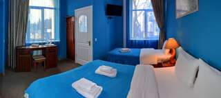Отель Orange Hotel Львов Стандартный трехместный номер-2